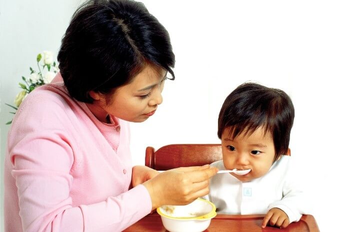 5 Tips Menyiapkan MPASI sebelum Bepergian