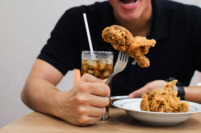 5 Kebiasaan yang Berbahaya Saat Sahur dan Berbuka