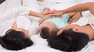 Alasan Bayi Tidur Satu Ranjang dengan Orangtua Bisa Sebabkan SIDS