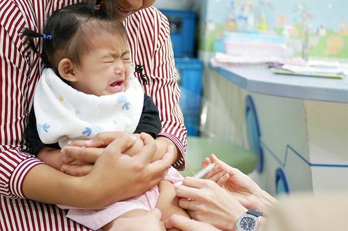 Cara Mengatasi Bayi Rewel Setelah Imunisasi