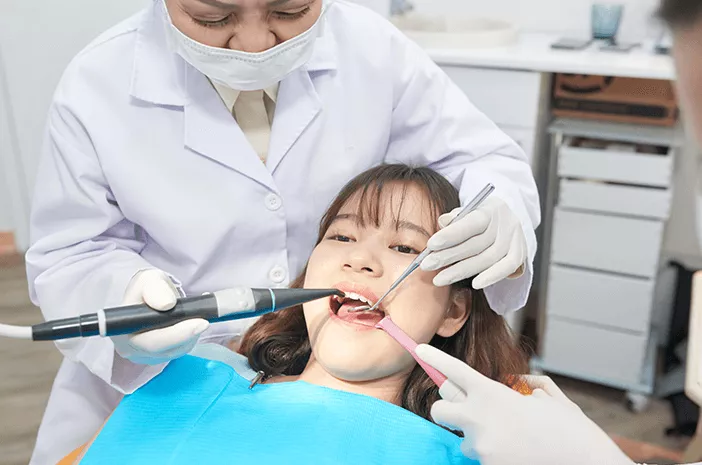 6 Komplikasi yang Bisa Ditimbulkan dari Operasi Gigi Bungsu
