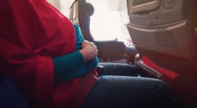 Kapan Usia Kehamilan Boleh Naik Pesawat?