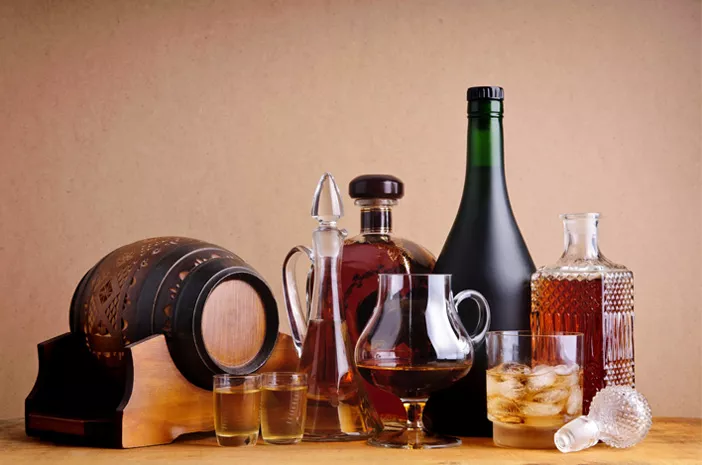 Suka Minum Alkohol, Benarkah Rentan Alami Gagal Hati?