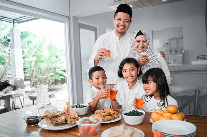 5 Alasan Pentingnya Makan Bersama dengan Keluarga bagi Anak