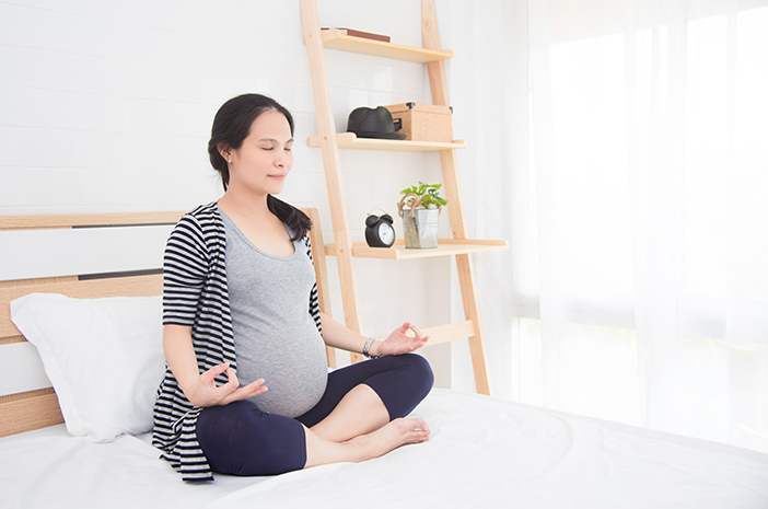 Posisi Yoga yang Dapat Membantu Proses Persalinan Normal