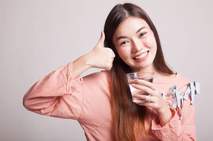 Sering Minum Air Hangat, Adakah Manfaatnya untuk Kesehatan?