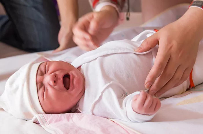 Mengapa Hernia Bisa Terjadi pada Bayi?