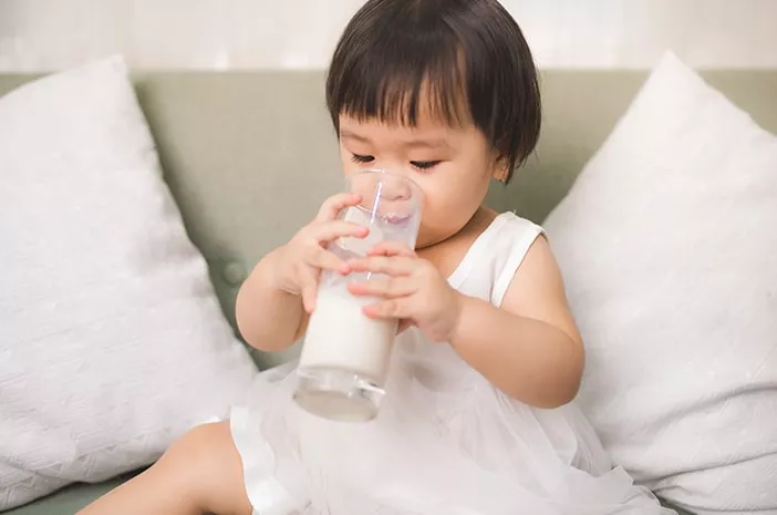 Benarkah Minum Susu Manis Sebelum Tidur Picu BBTD? 