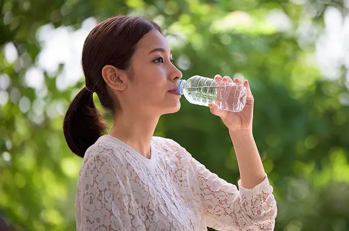 Jarang Minum Air Putih Bisa Gagalkan Diet, Apa Sebab?