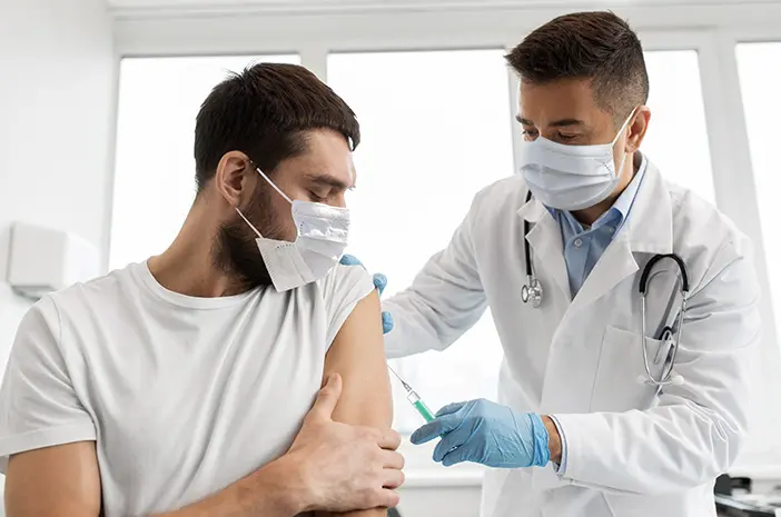 Warga AS Sudah Suntik Vaksin, Ini Efek Samping yang Dirasakan