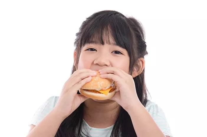 Anak-Anak Juga Bisa Kena Binge Eating, Benarkah?