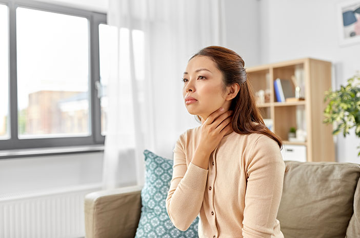 Sakit Tenggorokan Bikin Susah Menelan, Ini 8 Cara Mengatasinya
