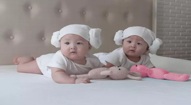 Mitos atau Fakta, Masalah Kesehatan Anak Kembar Selalu Sama?