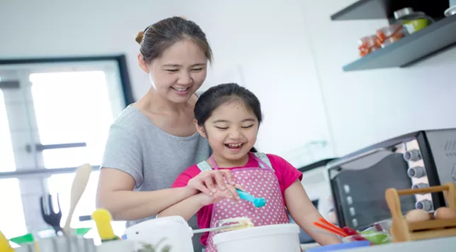 Manfaat Mengajak Anak Memasak