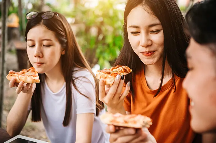 4 Cara Mencegah Gangguan Makan pada Remaja Perempuan