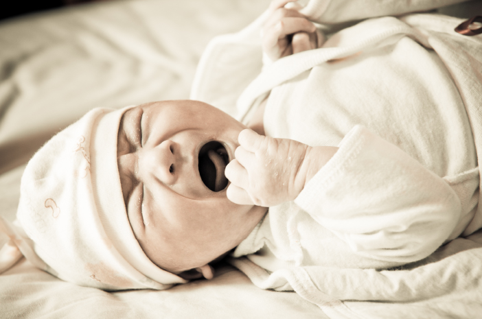 Jarang Terjadi, Waspada 4 Penyebab Bau Mulut pada Bayi
