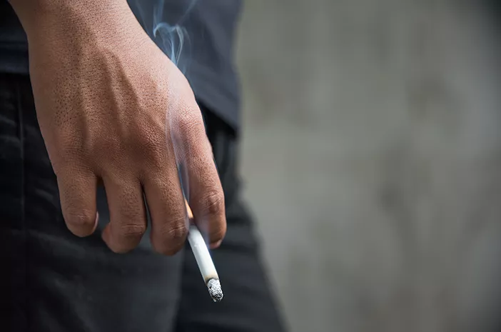 Menghirup Asap Rokok di Tempat Umum Tingkatkan Risiko Bronkitis