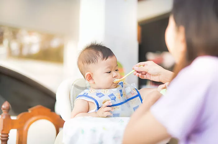 Cara Jaga Peralatan Makan Bayi Steril dari Corona