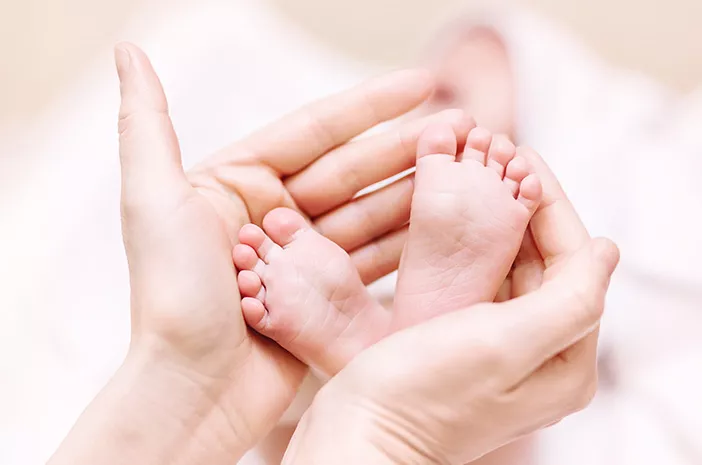 Bayi dengan Clubfoot Harus Langsung Dibedah?