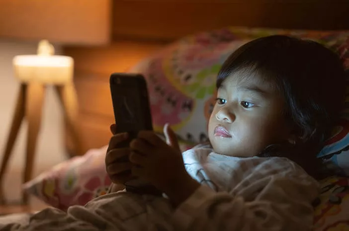 Radiasi Layar Smartphone Bisa Pengaruhi Otak Anak?