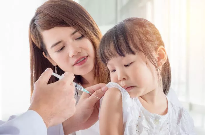Ketahui Manfaat Memberikan Imunisasi pada Anak