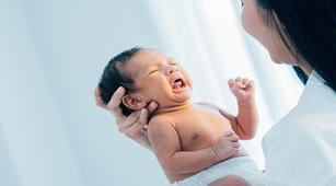 5 Tanda Bayi Mengalami Separation Anxiety