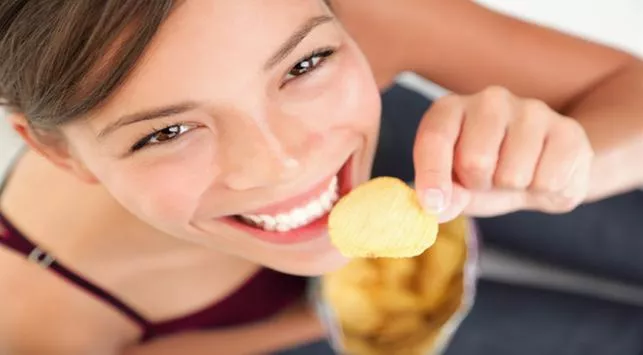Ini 5 Cara Sehat Makan Camilan dalam Kemasan
