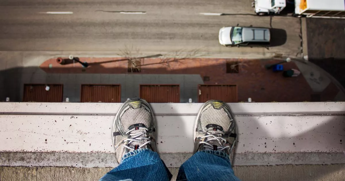 Pria Lompat dari Gedung Transmart, Ini Fakta di Balik Bunuh Diri