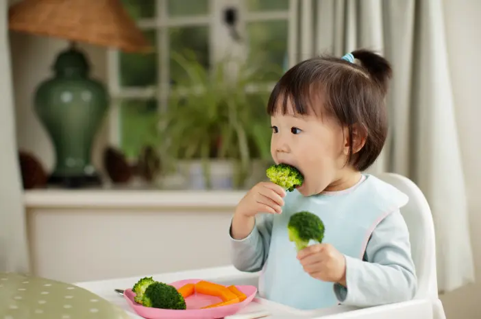 Apakah Sering Makan-Makanan Berwarna Berbahaya Bagi Anak?