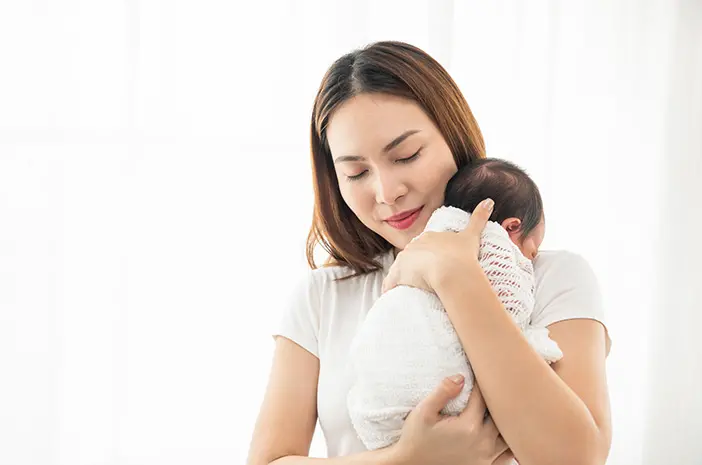 Postpartum Euphoria Ketika Ibu Super Bahagia Usai Melahirkan