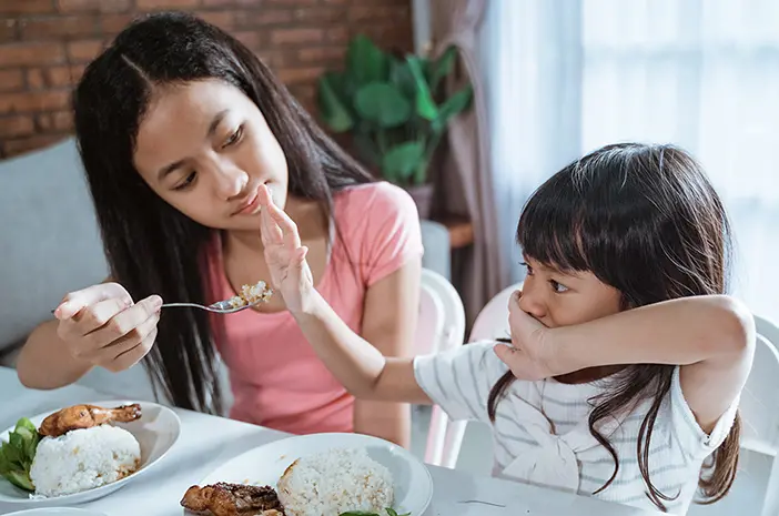 Berbagai Cara Mengatasi Anak Susah Makan