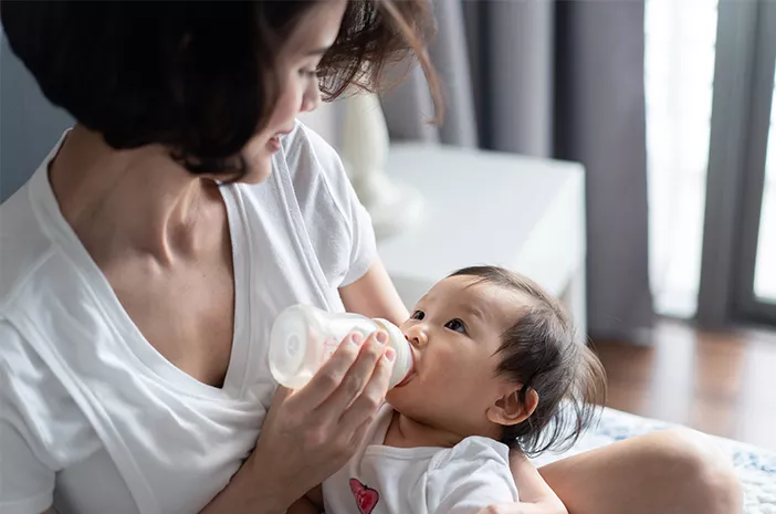 Tips Memberi Botol Susu pada Anak agar Terhindar dari BBTD 