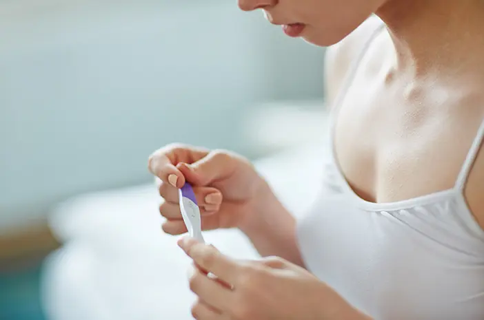 3 Mitos Cara Tes Kehamilan yang Perlu Diluruskan