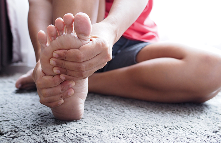Cara mengatasi kaki pegal saat demam