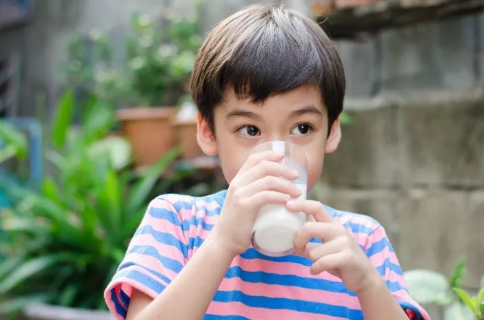 Saat Anak Kena Alergi Susu, Atasi dengan Cara Ini