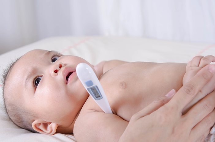 Cara menggunakan termometer pada bayi
