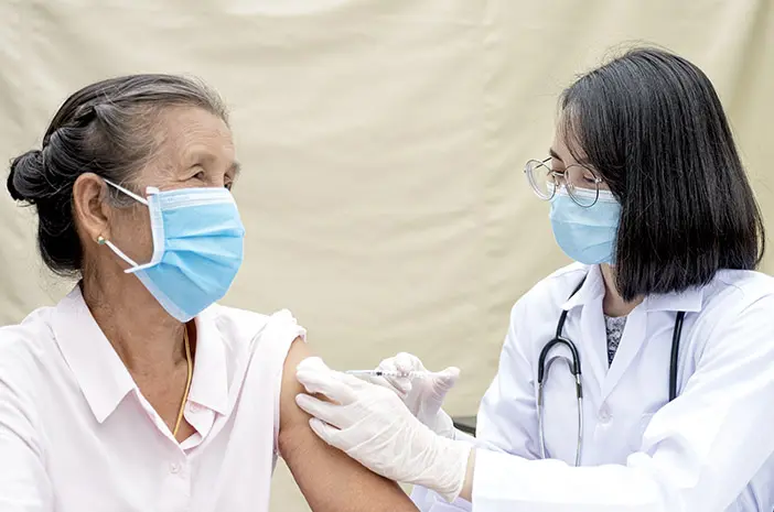 Cerita Dokter Usia 71 Tahun setelah Vaksinasi Corona 