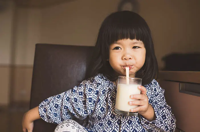 Alergi Susu Sapi, Anak Tetap Bisa Minum Susu