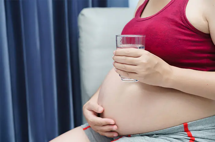 Minum Air Es Berbahaya untuk Ibu Hamil, Mitos atau Fakta?