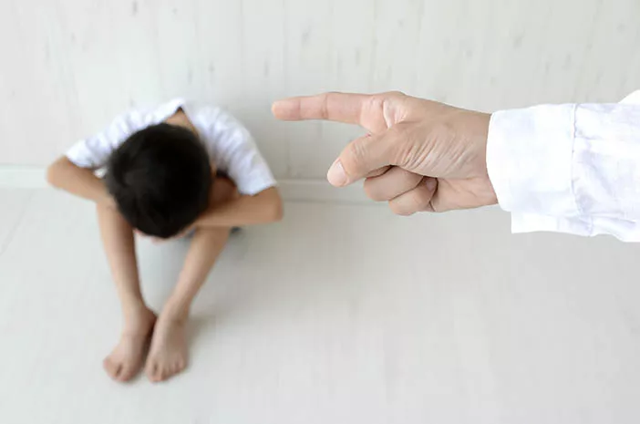 4 Kesalahan saat Orangtua Mengajarkan Disiplin pada Anak 