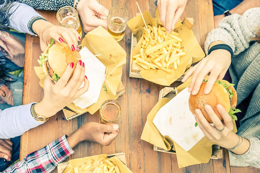 Fast Food Bisa Picu Radang Sendi, Mitos atau Fakta?