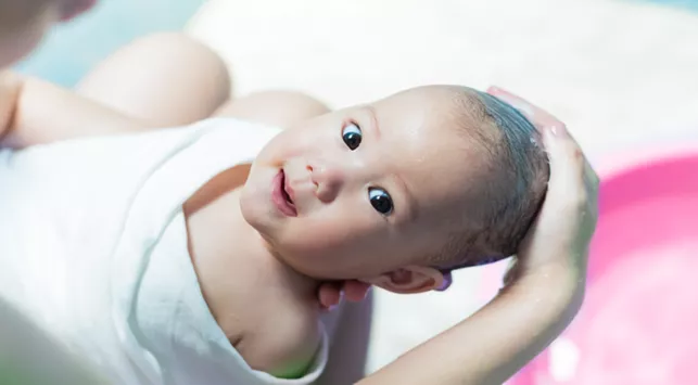 Tips Rawat Rambut Bayi agar Lebat