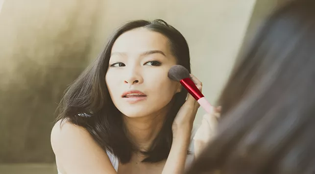 4 Cara Usir Kantong Mata Agar Tetap Mulus Saat Makeup
