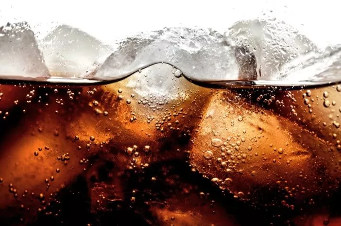 Benarkah Sering Minum Soda Bisa Terkena Penyakit Ginjal?