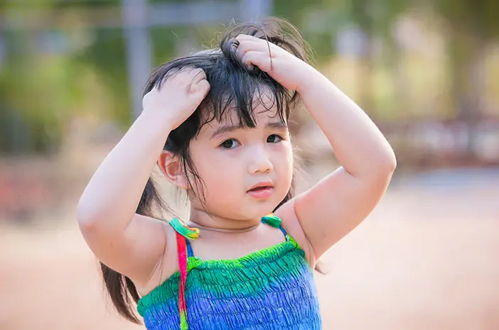 3 Cara Menangani Kutu Rambut pada Anak