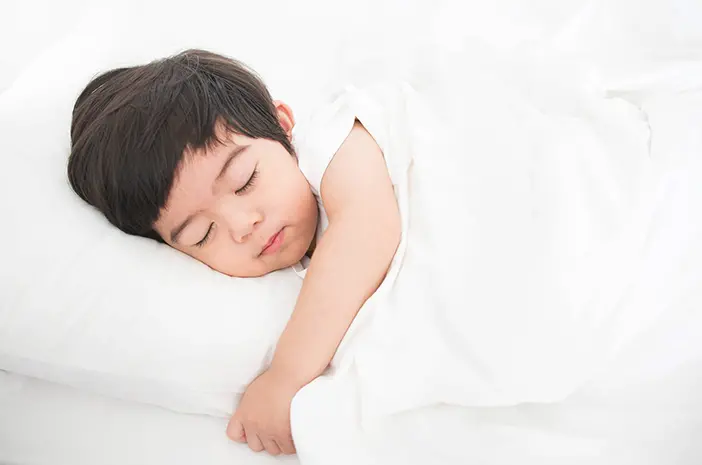 Cara Mengajarkan Anak agar Mau Tidur Lebih Awal