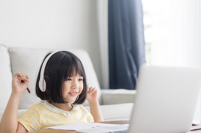 Cara Menjaga Kesehatan Mata Anak selama Belajar Online