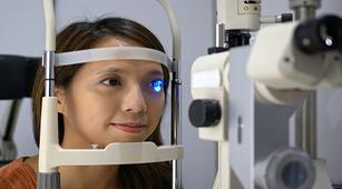 Photorefractive Keratectomy untuk Atasi Mata Presbiopi