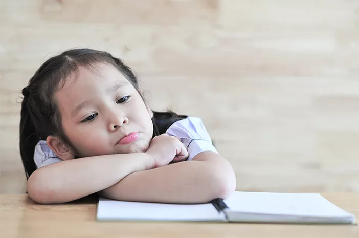 Nilai Menurun di Sekolah, Hati-Hati Anak Bisa Depresi 