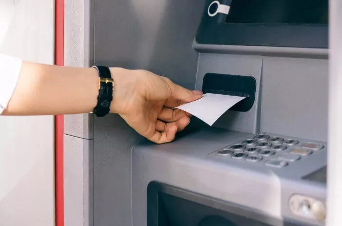 Simpan Struk ATM bisa Bikin Orang Kena Kanker